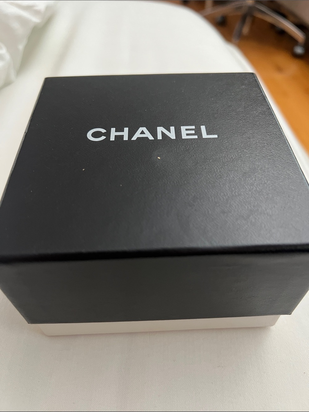CHANEL Deep Burgundy Resin Cuff with Gold CC Emblem - Picture 11 of 11
